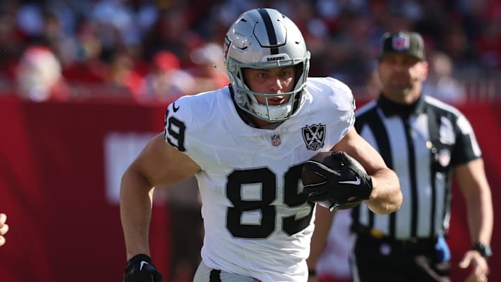 Dec 8, 2024; Tampa, Florida, USA; Las Vegas Raiders tight end Brock Bowers (89) runs with the ball against the Tampa Bay Buccaneers during the second quarter at Raymond James Stadium. Mandatory Credit: Kim Klement Neitzel-Imagn Images Dec 8, 2024; Tampa, Florida, USA; Las Vegas Raiders tight end Brock Bowers (89) runs with the ball against the Tampa Bay Buccaneers during the second quarter at Raymond James Stadium. Mandatory Credit: Kim Klement Neitzel-Imagn Images
