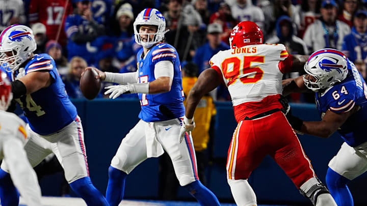 The Chiefs remain betting favorites to get the No. 1 seed in the AFC.