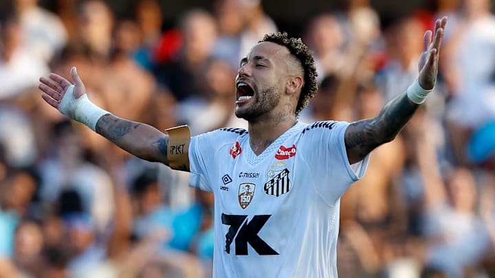 Atacante ainda passará por artroscopia no joelho