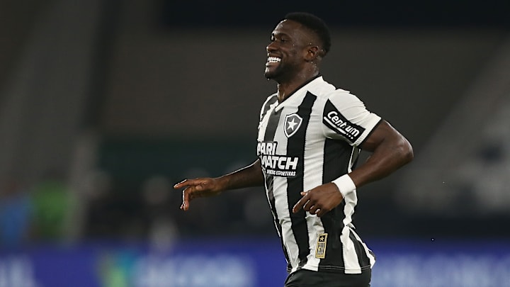 Bastos fazia grande temporada com a camisa alvinegra