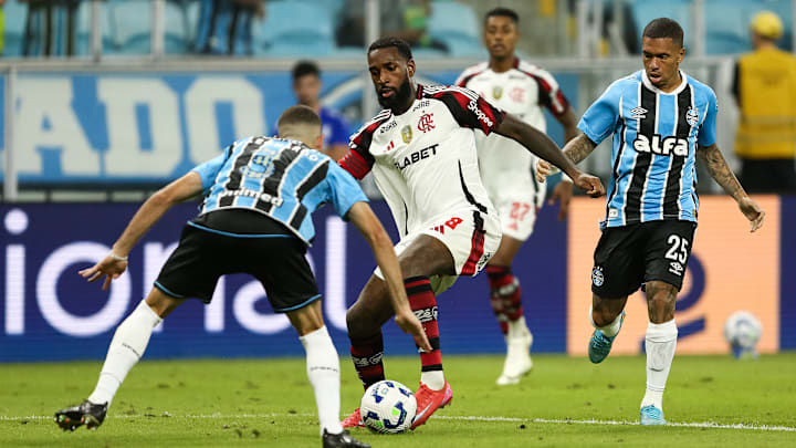 Gerson foi pivô de lance polêmico em Grêmio x Flamengo Gerson foi pivô de lance polêmico em Grêmio x Flamengo