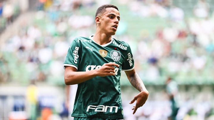 Giovani foi um dos melhores em campo pelo Verdão