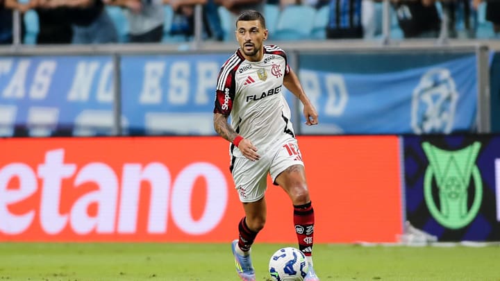 Flamengo, de Arrascaeta, venceu o Grêmio em Porto Alegre