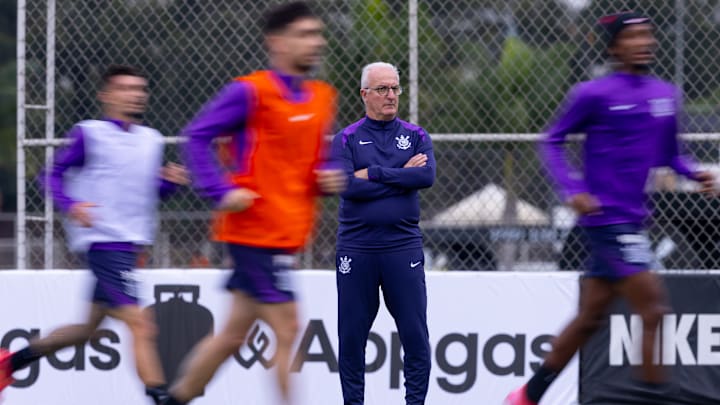 Dorival comandou o primeiro treino do Corinthians nesta segunda-feira (28)