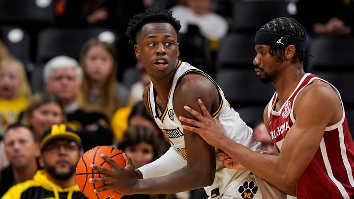 Jan 24, 2026; Columbia, Missouri, USA; Missouri Tigers forward Mark Mitchell (25) looks to pass against Oklahoma Sooners forward Mohamed Wague (5) during the second half at Mizzou Arena. Mandatory Credit: Jay Biggerstaff-Imagn Images