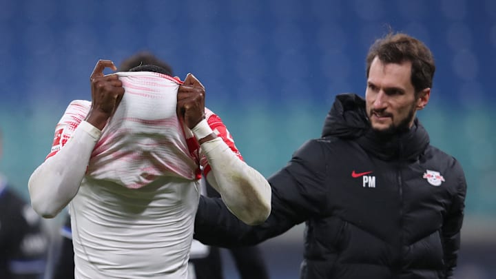 Mukiele war bei seiner Auswechslung sichtlich frustriert Mukiele war bei seiner Auswechslung sichtlich frustriert