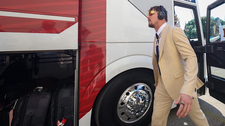 Oct 12, 2024; Dallas, Texas, USA;  Oklahoma Sooners linebacker Danny Stutsman (28) walks off the bus before the game against the Oklahoma Sooners at the Cotton Bowl. 