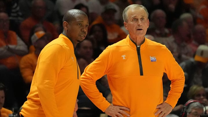Tennessee basketball coach Rick Barnes and associate head coach Justin Gainey during the NCAA college basketball game against Kentucky on Tuesday, Jan. 28, 2025, in Knoxville, Tenn.