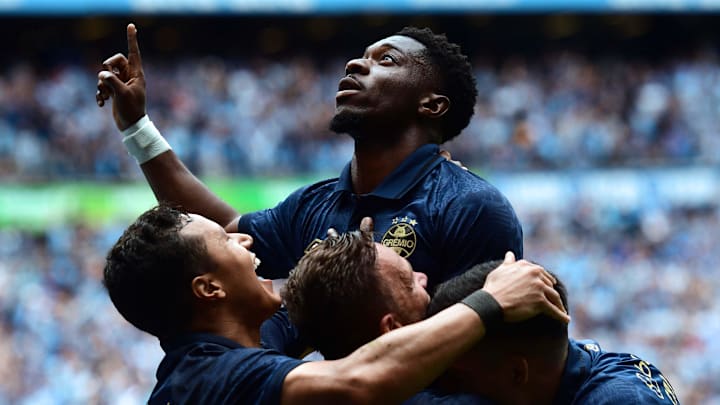 Amuzu mudou o jogo para o Grêmio na Arena