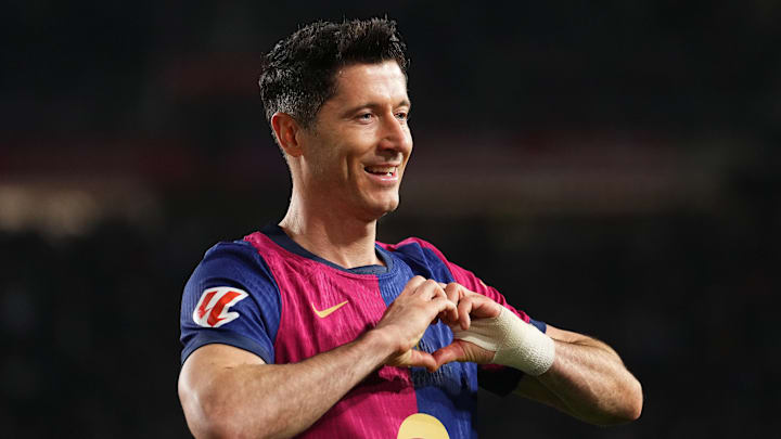 Robert Lewandowski's current contract expires in 2026