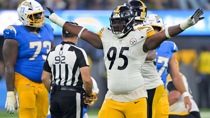 Nov 9, 2025; Inglewood, California, USA; Pittsburgh Steelers defensive tackle Keeanu Benton (95) celebrates a missed field goal by the Los Angeles Chargers during the third quarter of the game at SoFi Stadium. Mandatory Credit: Jayne Kamin-Oncea-Imagn Images Nov 9, 2025; Inglewood, California, USA; Pittsburgh Steelers defensive tackle Keeanu Benton (95) celebrates a missed field goal by the Los Angeles Chargers during the third quarter of the game at SoFi Stadium. Mandatory Credit: Jayne Kamin-Oncea-Imagn Images