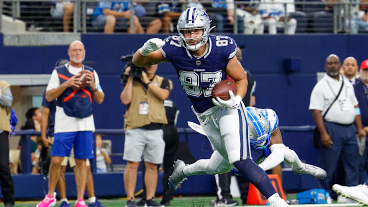 Dallas Cowboys tight end Jake Ferguson runs after a catch during the first quarter against the Detroit Lions at AT&T Stadium. 