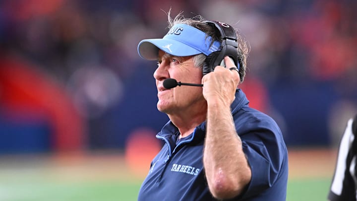 Oct 31, 2025; Syracuse, New York, USA; North Carolina Tar Heels head coach Bill Belichick looks to the clock in the fourth quarter game against the Syracuse Orange at the JMA Wireless Dome. Mandatory Credit: Mark Konezny-Imagn Images Oct 31, 2025; Syracuse, New York, USA; North Carolina Tar Heels head coach Bill Belichick looks to the clock in the fourth quarter game against the Syracuse Orange at the JMA Wireless Dome. Mandatory Credit: Mark Konezny-Imagn Images