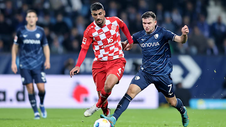 Aymen Barkok im Zweikampf mit Kevin Stöger