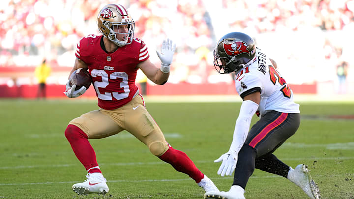 Tampa Bay Buccaneers vs San Francisco 49ers announcers and referees for Week 10's game.