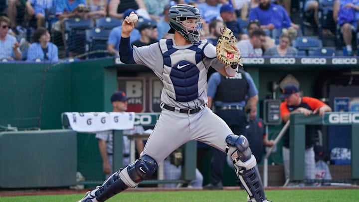 Detroit Tigers catcher Grayson Greiner (17) throws to second.