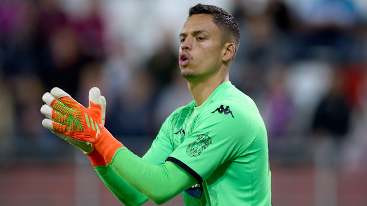 El arquero Óscar Whalley del Deportivo Lugo de la Segunda División de España es del interés de las Chivas, pues su madre es mexicana.