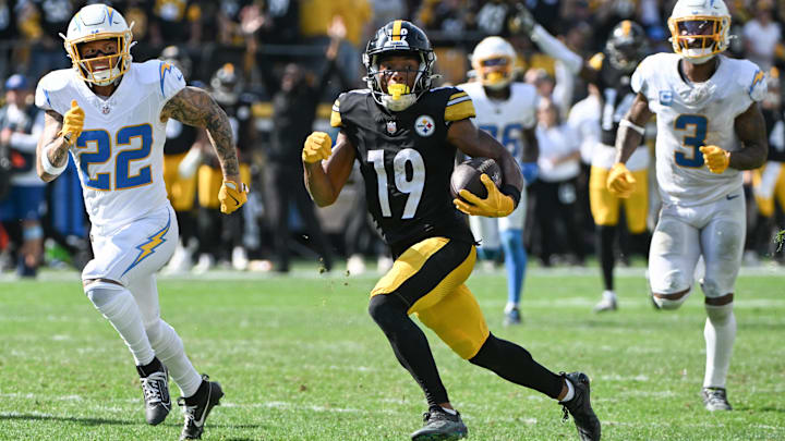 Sep 22, 2024; Pittsburgh, Pennsylvania, USA; Pittsburgh Steelers wide receiver Calvin Austin III (19) scores a touchdown while being chased by Los Angeles Chargers cornerback Elijah Molden (22) during the fourth quarter at Acrisure Stadium. Mandatory Credit: Barry Reeger-Imagn Images Sep 22, 2024; Pittsburgh, Pennsylvania, USA; Pittsburgh Steelers wide receiver Calvin Austin III (19) scores a touchdown while being chased by Los Angeles Chargers cornerback Elijah Molden (22) during the fourth quarter at Acrisure Stadium. Mandatory Credit: Barry Reeger-Imagn Images