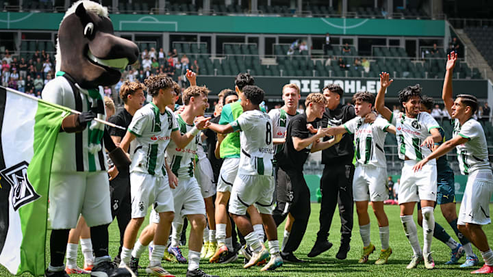 Die Gladbacher U17 nach dem Gewinn der deutschen Meisterschaft Die Gladbacher U17 nach dem Gewinn der deutschen Meisterschaft