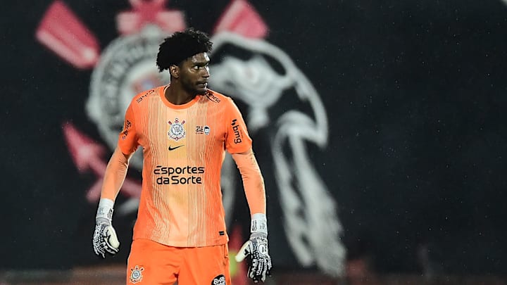 Hugo Souza é um dos pilares do time paulista Hugo Souza é um dos pilares do time paulista