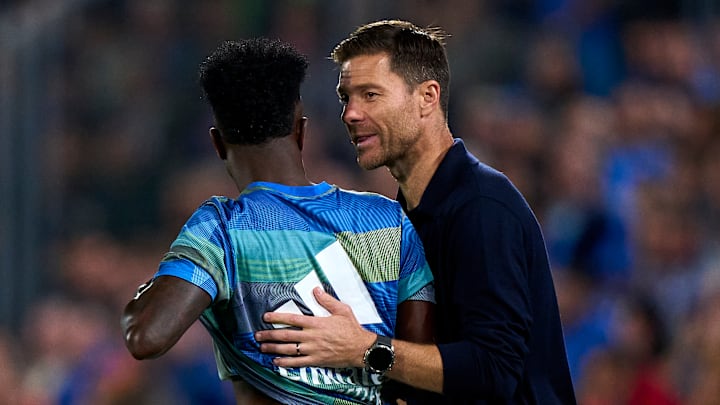 Les relations se détendent entre Vinicius et Xabi Alonso