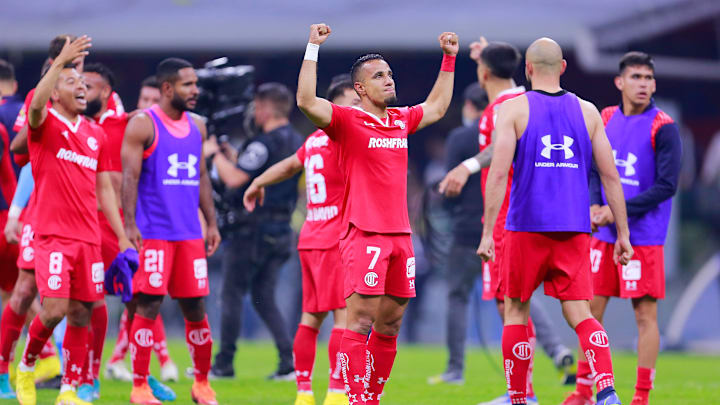 Toluca se convirtió en el primer finalista al vencer al América con global de 3-2.