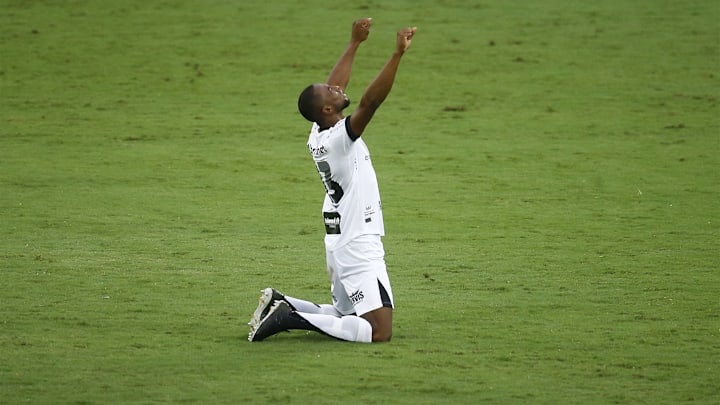 Zagueiro chegou ao Alvinegro de Porangabuçu em 2017 e conquistou a torcida Zagueiro chegou ao Alvinegro de Porangabuçu em 2017 e conquistou a torcida