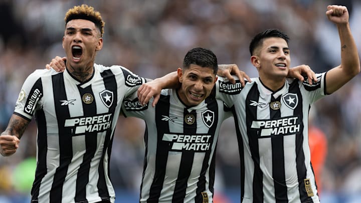 O venezuelano Savarino fez um golaço no último jogo do Botafogo, contra o São Paulo O venezuelano Savarino fez um golaço no último jogo do Botafogo, contra o São Paulo