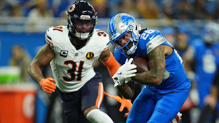 Detroit's Jahmyr Gibbs tries to cut away from Bears safety Kevin Byard in last year's Thanksgiving Day game.
