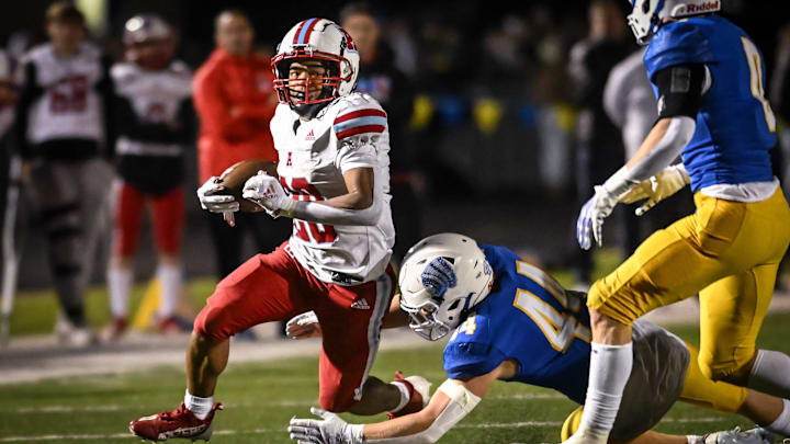 Arrowhead running back Jacob Siner (20) turns the corner against Mukwonago in a WIAA Division 1 playoff game Friday, November 8, 2024.