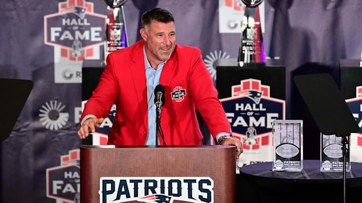 Oct 21, 2023; Foxborough, MA, USA; New England Patriots former line backer and current Tennessee Titans head coach Mike Vrabel makes a speech at his 2023 Patriots Hall of Fame induction in the Cross Insurance Pavilion at Gillette Stadium. Mandatory Credit: Eric Canha-Imagn Images Oct 21, 2023; Foxborough, MA, USA; New England Patriots former line backer and current Tennessee Titans head coach Mike Vrabel makes a speech at his 2023 Patriots Hall of Fame induction in the Cross Insurance Pavilion at Gillette Stadium. Mandatory Credit: Eric Canha-Imagn Images