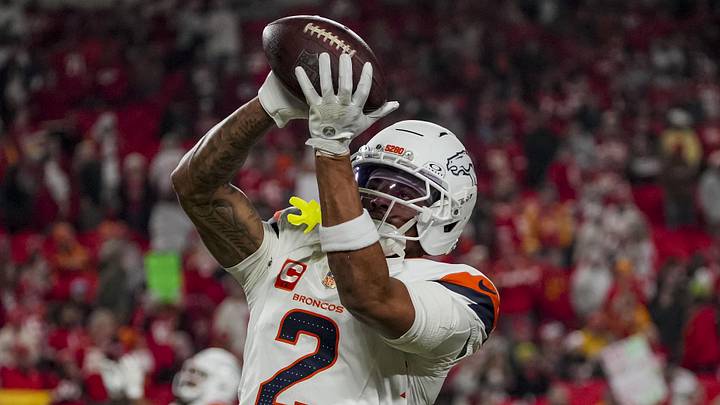 Dec 25, 2025; Kansas City, Missouri, USA; Denver Broncos cornerback Pat Surtain II (2) warms up before at GEHA Field at Arrowhead Stadium. Dec 25, 2025; Kansas City, Missouri, USA; Denver Broncos cornerback Pat Surtain II (2) warms up before at GEHA Field at Arrowhead Stadium.