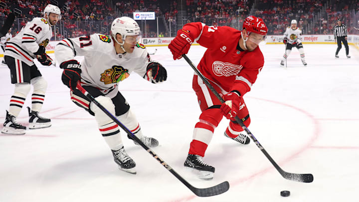 Chicago Blackhawks v Detroit Red Wings