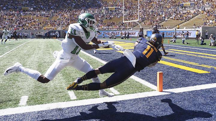 Kekoa dives into the end zone