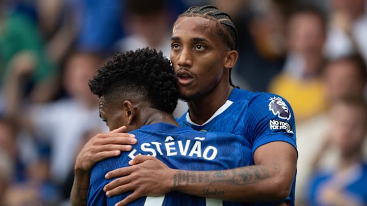 Brasileiros vão a campo pelos Blues