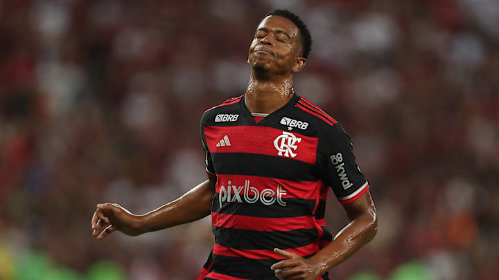 Carlinhos marcou o único gol do Flamengo na partida Carlinhos marcou o único gol do Flamengo na partida