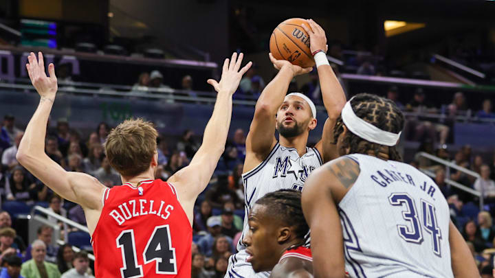 Orlando Magic guard Jalen Suggs (4) shoots the ball during the first quarter against the Chicago Bulls at Kia Center.