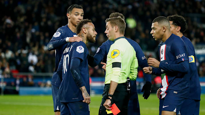 O atacante brasileiro desfalca a equipe no próximo domingo (1)