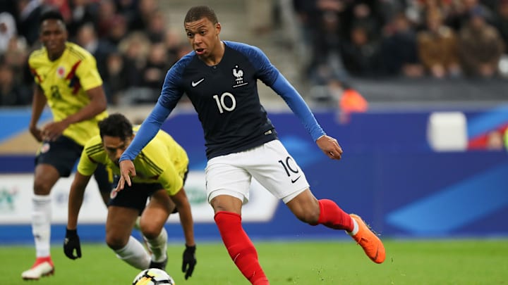 Mbappé já era o 10 da seleção francesa no último jogo contra a Colômbia, em 2018