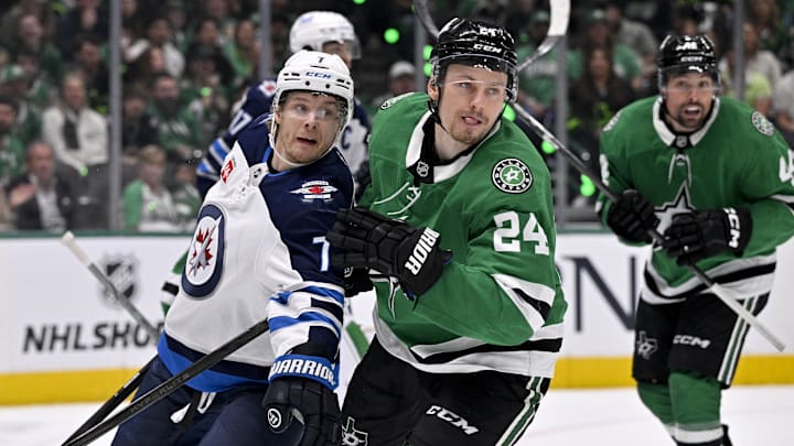 The Stars are home favorites against the Jets in Game 4.