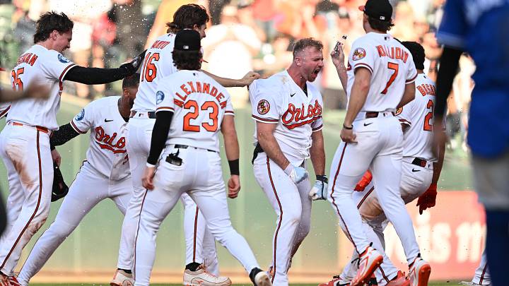 May 30, 2026; Baltimore, Maryland, USA; Teammates surround Baltimore Orioles infielder Pete Alonso (25) after Alonso hit a walk-off single in the ninth inning against the Toronto Blue Jays at Oriole Park at Camden Yards. Mandatory Credit: Jamie Sabau-Imagn Images May 30, 2026; Baltimore, Maryland, USA; Teammates surround Baltimore Orioles infielder Pete Alonso (25) after Alonso hit a walk-off single in the ninth inning against the Toronto Blue Jays at Oriole Park at Camden Yards. Mandatory Credit: Jamie Sabau-Imagn Images