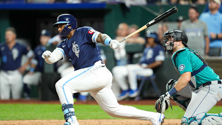 Jun 7, 2024; Kansas City, Missouri, USA; Kansas City Royals designated hitter Nelson Velazquez (17) hits into a fielder’s choice to score the winning run against the Seattle Mariners during the ninth inning at Kauffman Stadium. Mandatory Credit: Jay Biggerstaff-Imagn Images Jun 7, 2024; Kansas City, Missouri, USA; Kansas City Royals designated hitter Nelson Velazquez (17) hits into a fielder’s choice to score the winning run against the Seattle Mariners during the ninth inning at Kauffman Stadium. Mandatory Credit: Jay Biggerstaff-Imagn Images