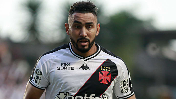 Payet voltou a ser titular, mas teve atuação discreta