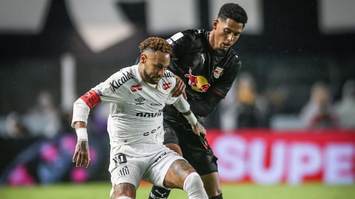 Neymar foi o destaque na vitória do Santos sobre o Massa Bruta