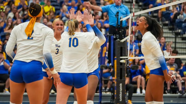 Pitt Volleyball Celebrates a Point 