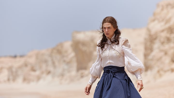 Rosamund Pike (Moiraine Damodred) in The Wheel of Time on Amazon Prime Video