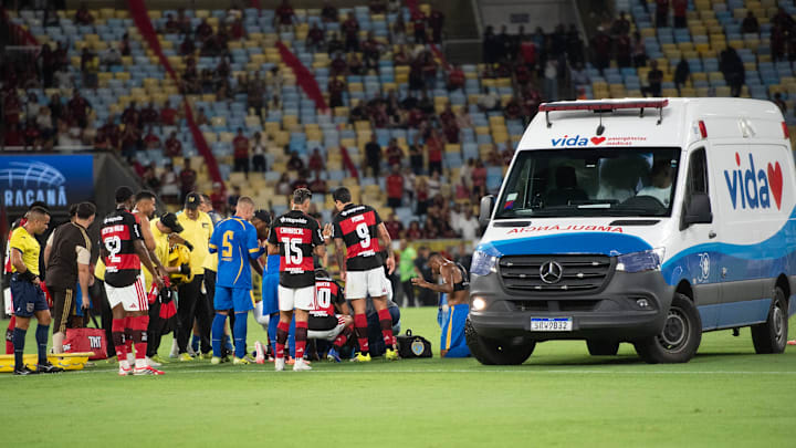 Alexandre recebendo atendimento em Flamengo x Sampaio Corrêa 
