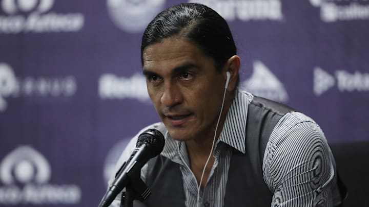 Francisco Palencia, histórico y leyenda de Cruz Azul, suena como el posible reemplazo de Raúl Gutiérrez en el banquillo celeste.