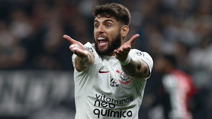 Oriundo da Libertadores, Corinthians segue na briga pelo título