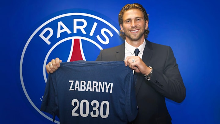 Illia Zabarnyi has put pen to paper on a deal with PSG.